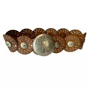 Womens Leather Cowgirl Western Belt. Would fit a size 4-6.